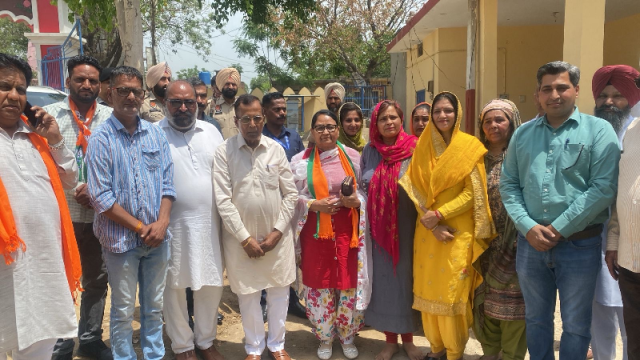 BJP candidate Anita Som Prakash bowed down at various religious places and took blessings
